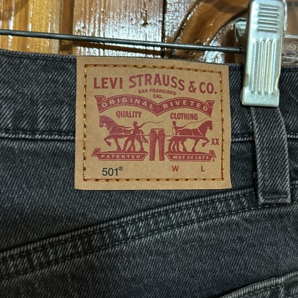 NEW Women’s 501 Levi Crop with Scalloped Hem - Picture 7 of 10